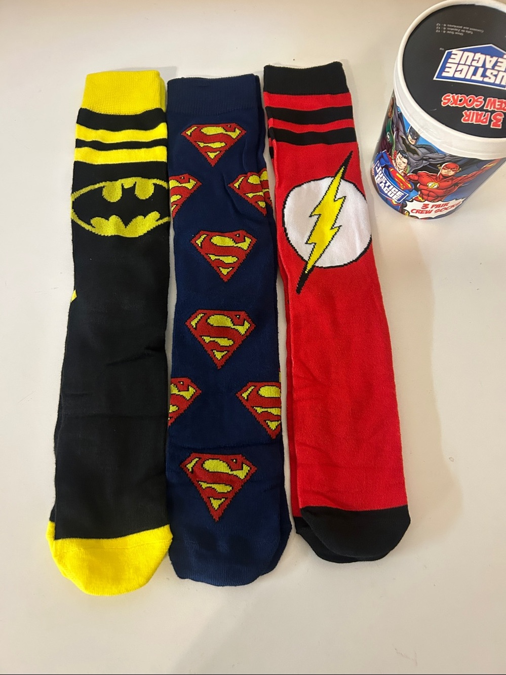 DC Justice League Men’s Size 6-12 Multi Color Graphic Crew Socks 3 Pairs, NEW